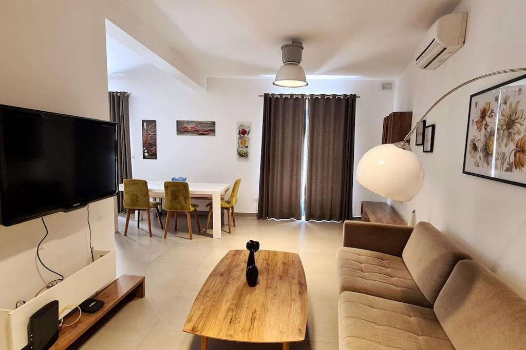 Cozy Inside.City & Beach Outside Apartamento Sliema Exterior foto