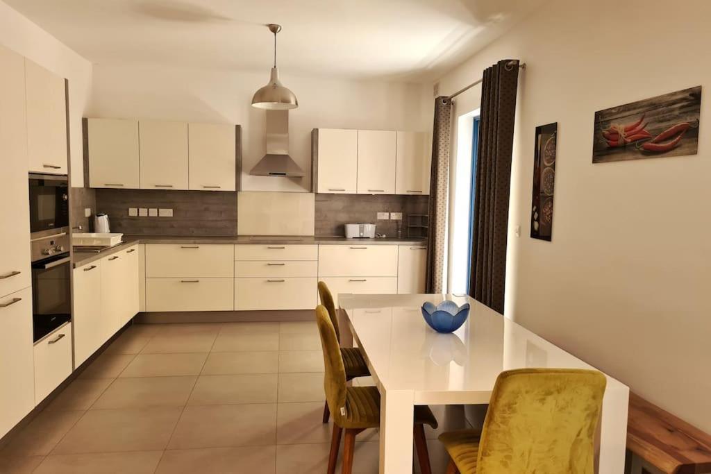 Cozy Inside.City & Beach Outside Apartamento Sliema Exterior foto