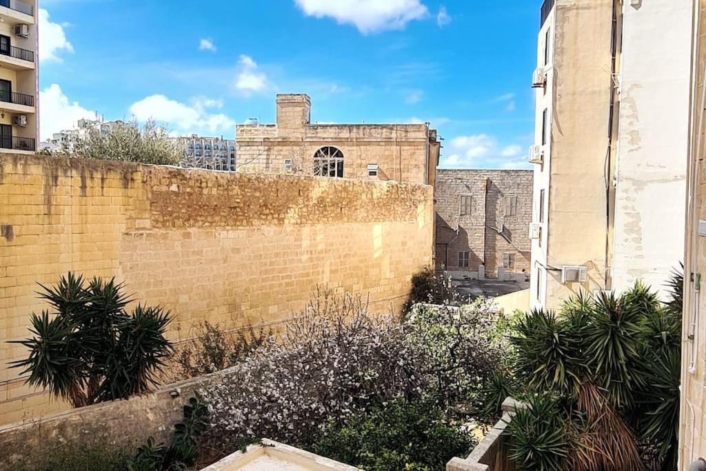 Cozy Inside.City & Beach Outside Apartamento Sliema Exterior foto